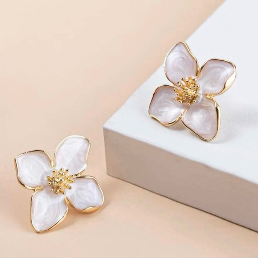 Elegant Gold and White Floral Earrings
